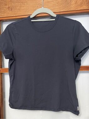 Vuori Women's Crop top Tee in Charcoal